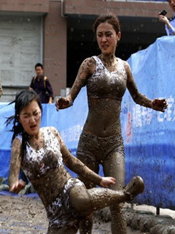 中国女子泥浆搏击大赛海报剧照